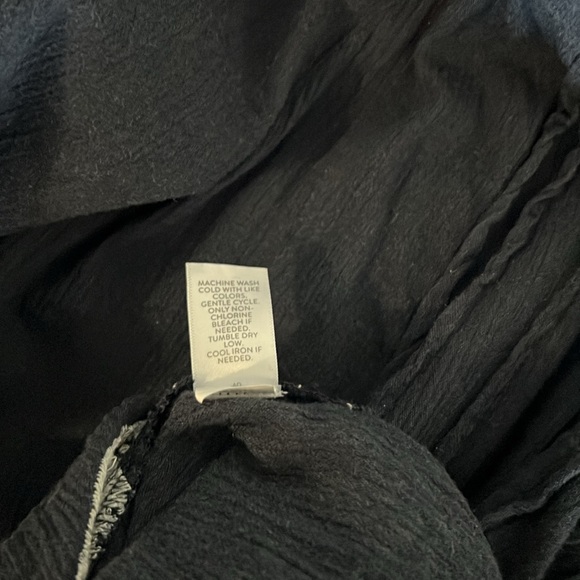 J Jill black boho top M petite top so cute $12 black w/white embroidery - Picture 6 of 6